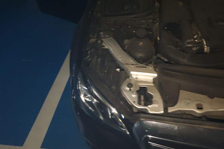 Used Mercedes-Benz E-Class 2019 E 200 L Engine Bay Right