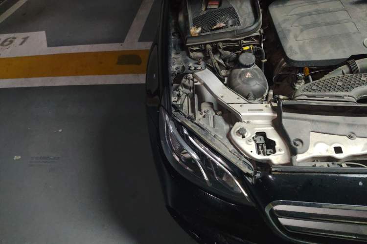 Used Mercedes-Benz E-Class 2019 Restyled E 300 L Sport Luxury Edition Engine Bay Right