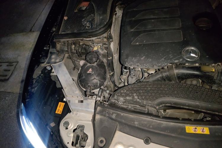 Used Mercedes-Benz E-Class 2019 Restyled E 300 L Luxury Edition Engine Bay Right