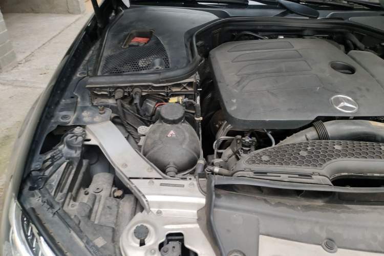 Used Mercedes-Benz E-Class 2019 E 300 L Sport Luxury Edition Engine Bay Right