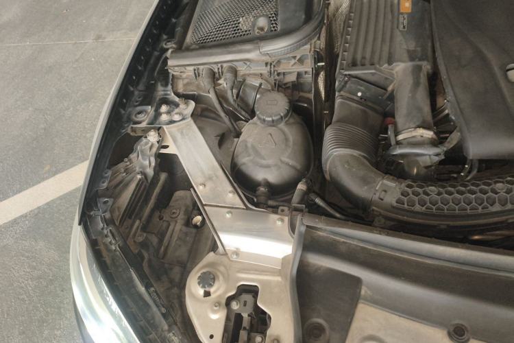 Used Mercedes-Benz E-Class 2019 E 300 L Sporty and Stylish Model Engine Bay Right