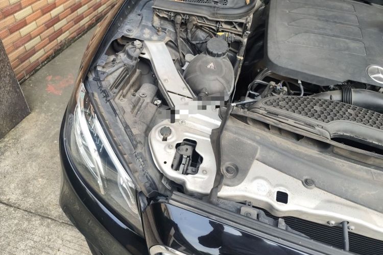 Used Mercedes-Benz E-Class 2019 E 260 L Sport Edition Engine Bay Right