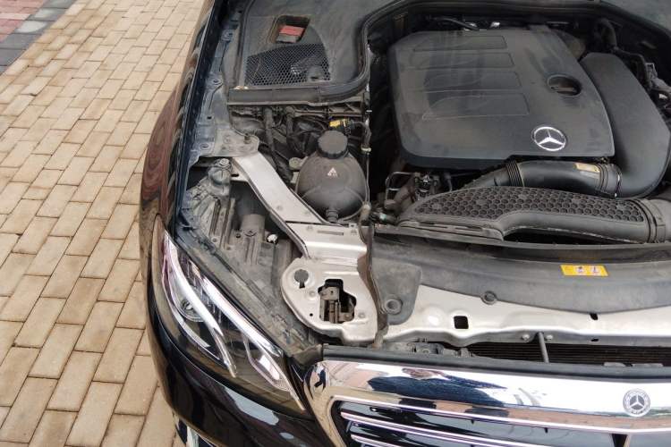 Used Mercedes-Benz E-Class 2019 Restyled E 300 L Luxury Edition Engine Bay Right