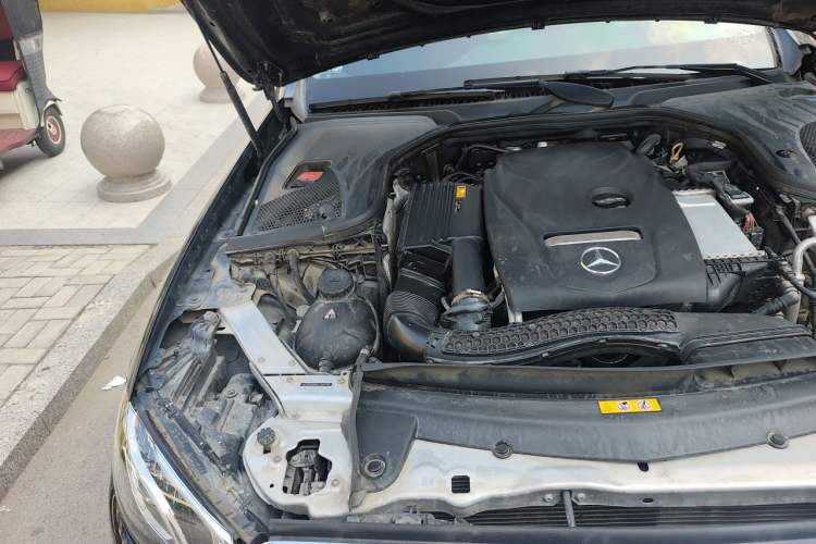 Used Mercedes-Benz E-Class 2019 E 300 L Sport Luxury Edition Engine Bay Right