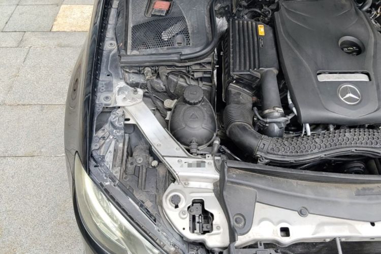 Used Mercedes-Benz E-Class 2019 E 300 L Sport Luxury Edition Engine Bay Right
