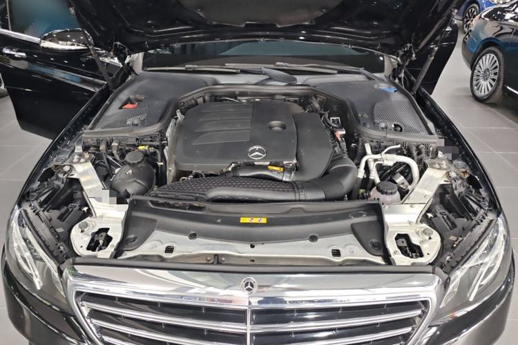 Used Mercedes-Benz E-Class 2019 E 260 L Engine Bay