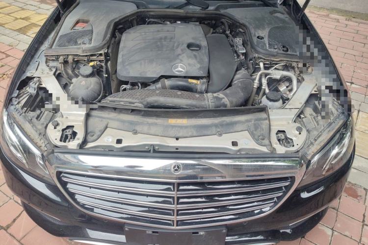 Used Mercedes-Benz E-Class 2019 E 260 L Engine Bay