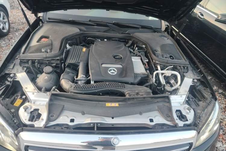 Used Mercedes-Benz E-Class 2019 E 200 L Engine Bay