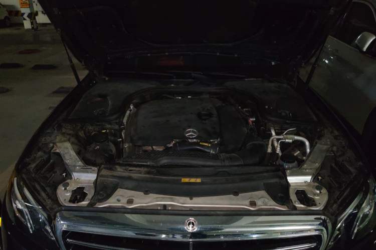 Used Mercedes-Benz E-Class 2019 E 260 L Engine Bay