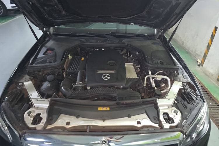 Used Mercedes-Benz E-Class 2019 E 200 L Engine Bay