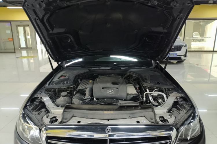 Used Mercedes-Benz E-Class 2019 E 200 L Engine Bay