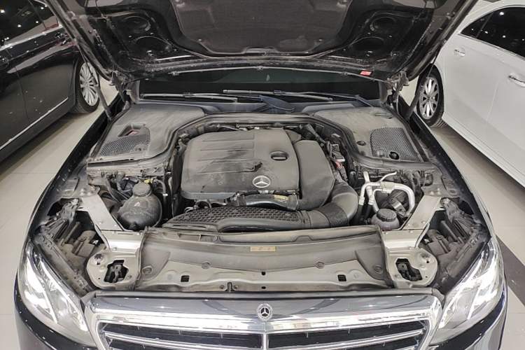 Used Mercedes-Benz E-Class 2019 E 260 L Engine Bay