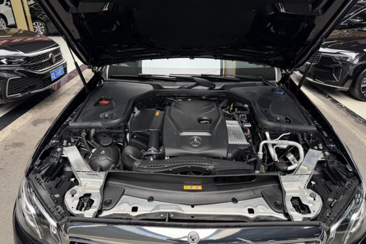 Used Mercedes-Benz E-Class 2019 E 200 L Engine Bay