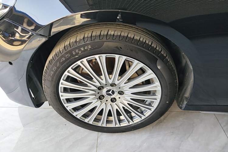 Used Mercedes-Benz E-Class 2019 Restyled E 300 L Sport Luxury Edition Exterior 3