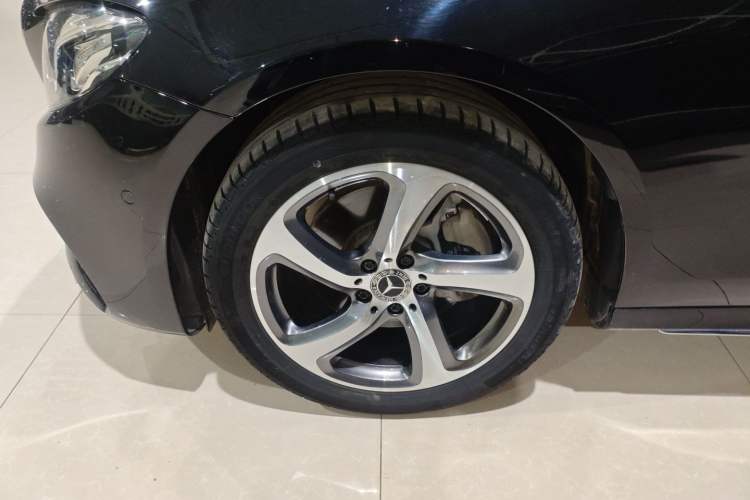 Used Mercedes-Benz E-Class 2019 E 200 L Sport 4MATIC Exterior 3