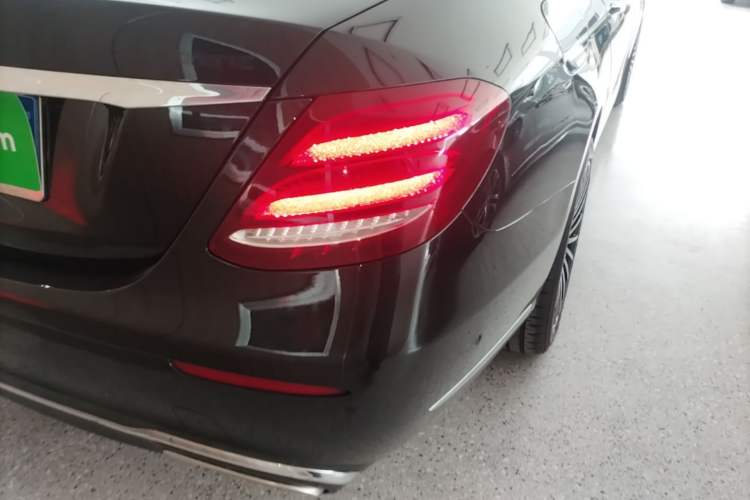 Used Mercedes-Benz E-Class 2019 E 260 L 4MATIC Exterior 3