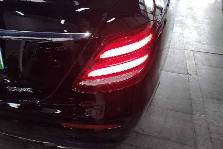 Used Mercedes-Benz E-Class 2019 E 300 L Sporty and Stylish Model Exterior 3