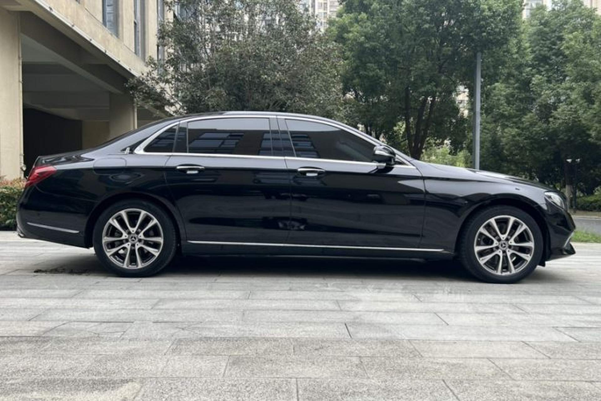 Used Mercedes-Benz E-Class 2019 E 200 L Exterior 3