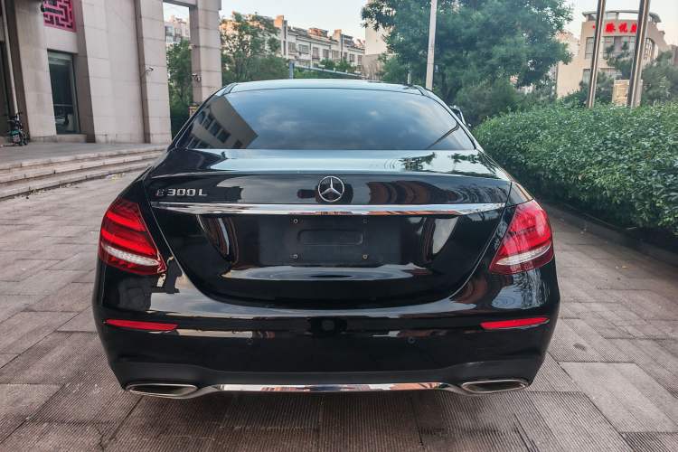 Used Mercedes-Benz E-Class 2019 E 300 L Sporty and Stylish Model Exterior 3