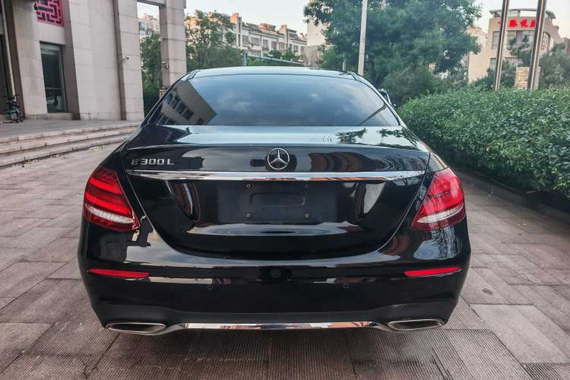 Used Mercedes-Benz E-Class 2019 E 300 L Sporty and Stylish Model Exterior 3