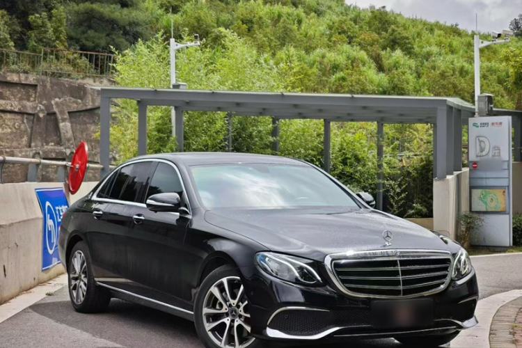 Used Mercedes-Benz E-Class 2019 E 260 L 4MATIC Exterior 4