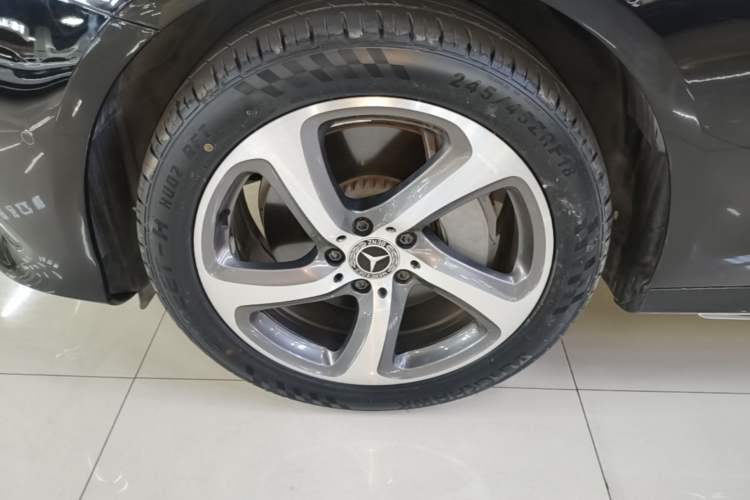 Used Mercedes-Benz E-Class 2019 E 300 L Sporty and Stylish Model Exterior 4