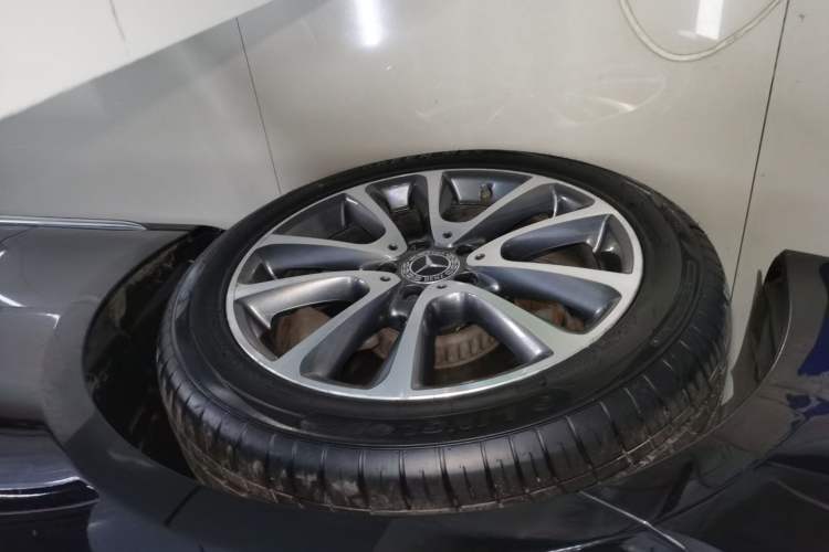 Used Mercedes-Benz E-Class 2019 E 200 L Exterior 4