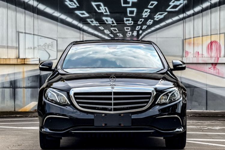 Used Mercedes-Benz E-Class 2019 E 260 L Exterior 4