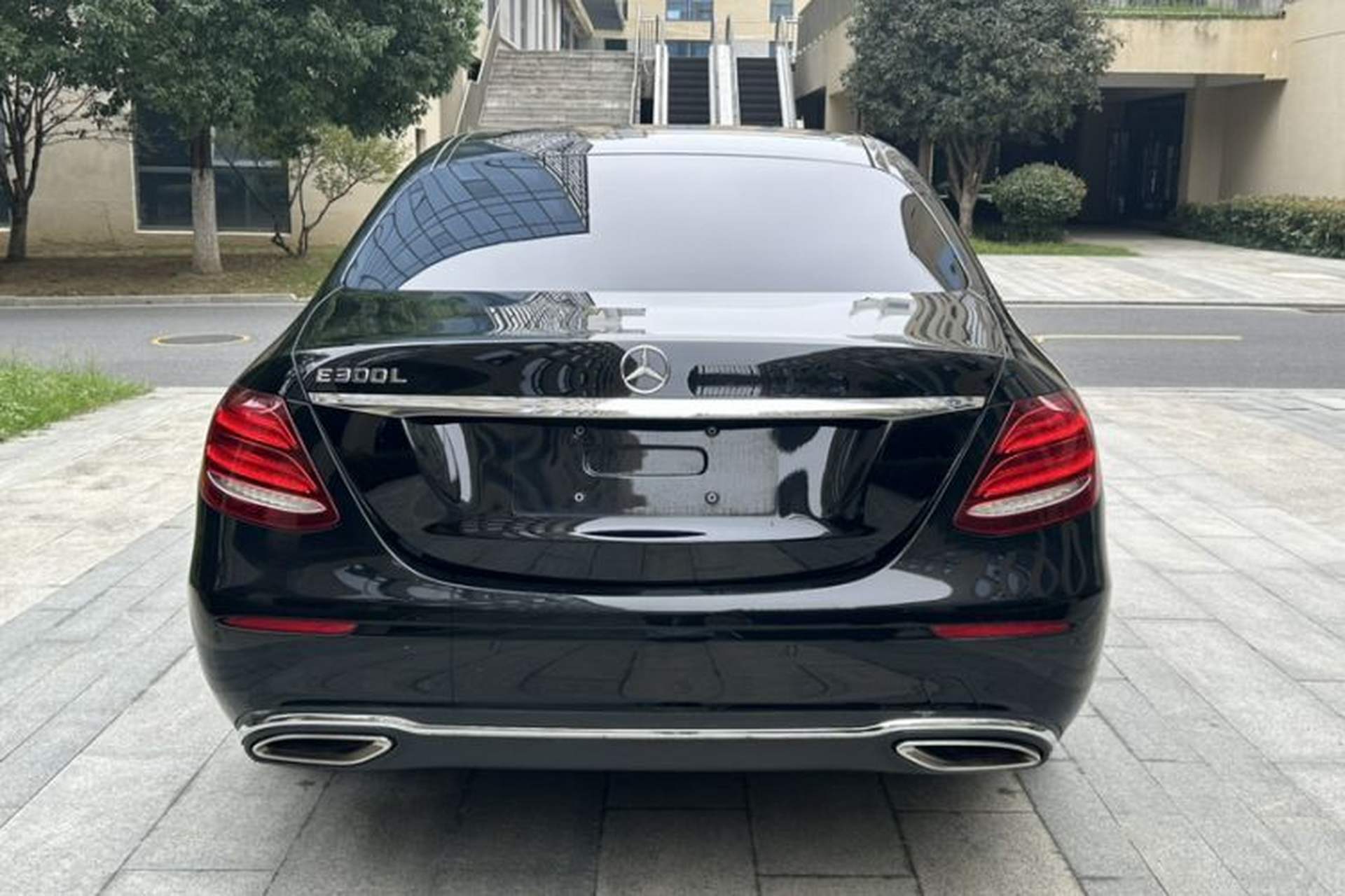 Used Mercedes-Benz E-Class 2019 E 200 L Exterior 4
