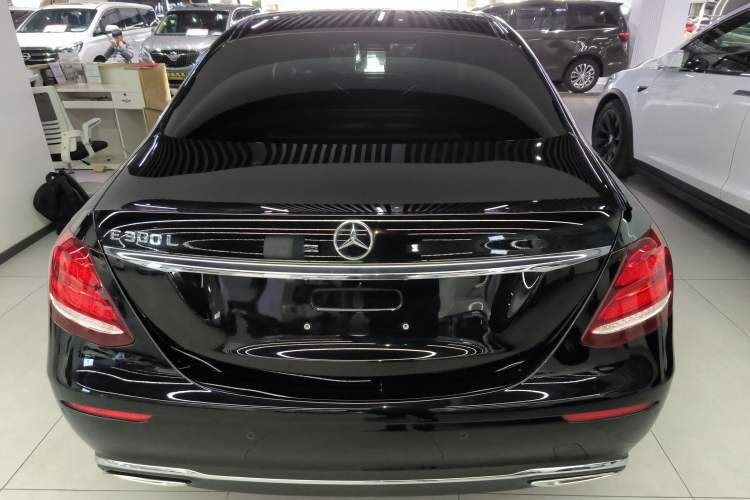 Used Mercedes-Benz E-Class 2019 E 300 L Luxury Model Exterior 4