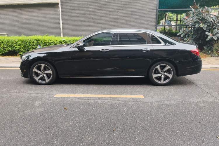 Used Mercedes-Benz E-Class 2019 E 300 L Sporty and Stylish Model Exterior 5