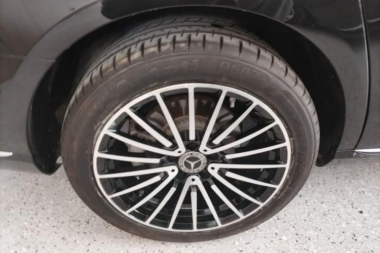 Used Mercedes-Benz E-Class 2019 E 260 L 4MATIC Exterior 5