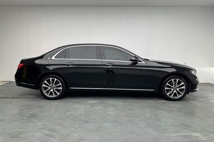 Used Mercedes-Benz E-Class 2019 E 260 L Exterior 5
