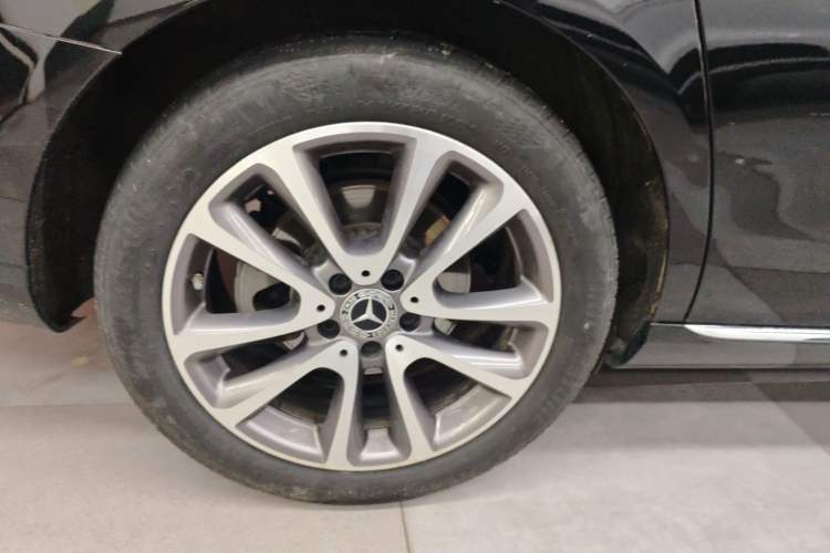 Used Mercedes-Benz E-Class 2019 E 260 L Exterior 5