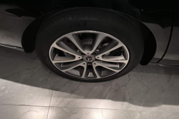 Used Mercedes-Benz E-Class 2019 Restyled E 300 L Luxury Edition Exterior 5