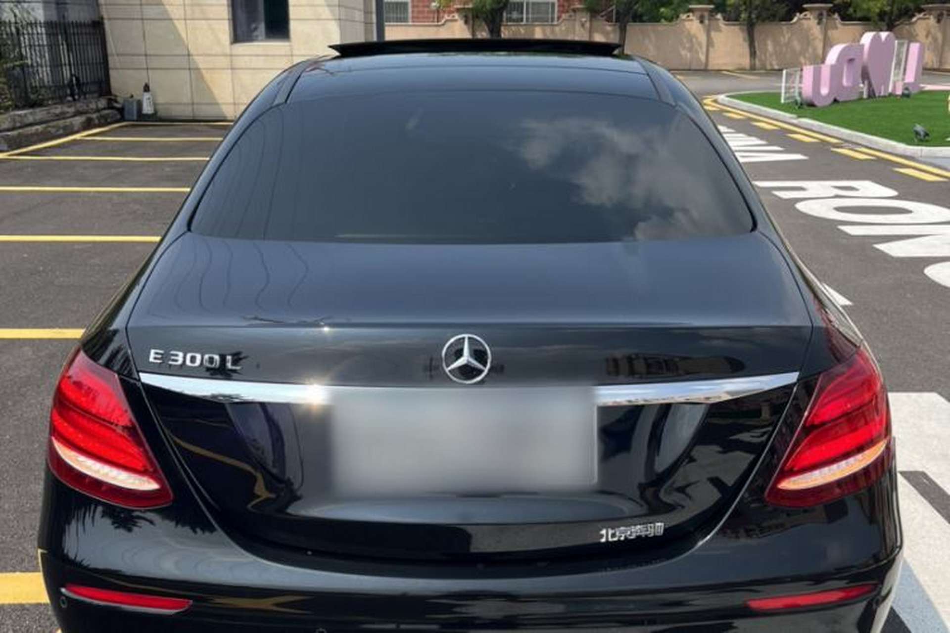 Used Mercedes-Benz E-Class 2019 E 300 L Sporty and Stylish Model Exterior 5