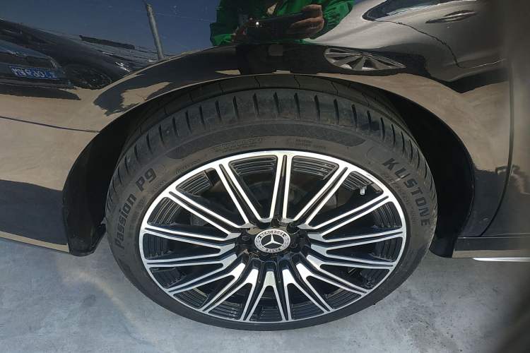 Used Mercedes-Benz E-Class 2019 Restyled E 300 L Sporty and Stylish Edition Exterior 5