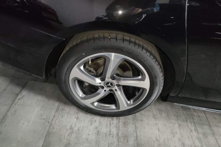 Used Mercedes-Benz E-Class 2019 E 300 L Sporty and Stylish Model Exterior 5