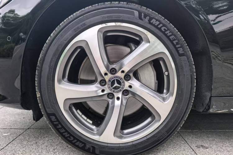 Used Mercedes-Benz E-Class 2019 Restyled E 300 L Sporty and Stylish Edition Exterior 6