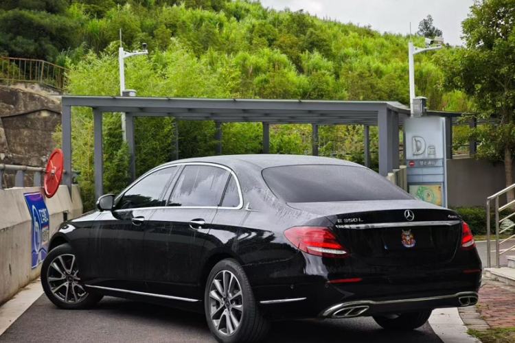 Used Mercedes-Benz E-Class 2019 E 260 L 4MATIC Exterior 6