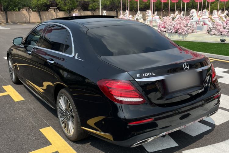 Used Mercedes-Benz E-Class 2019 E 300 L Sporty and Stylish Model Exterior 6
