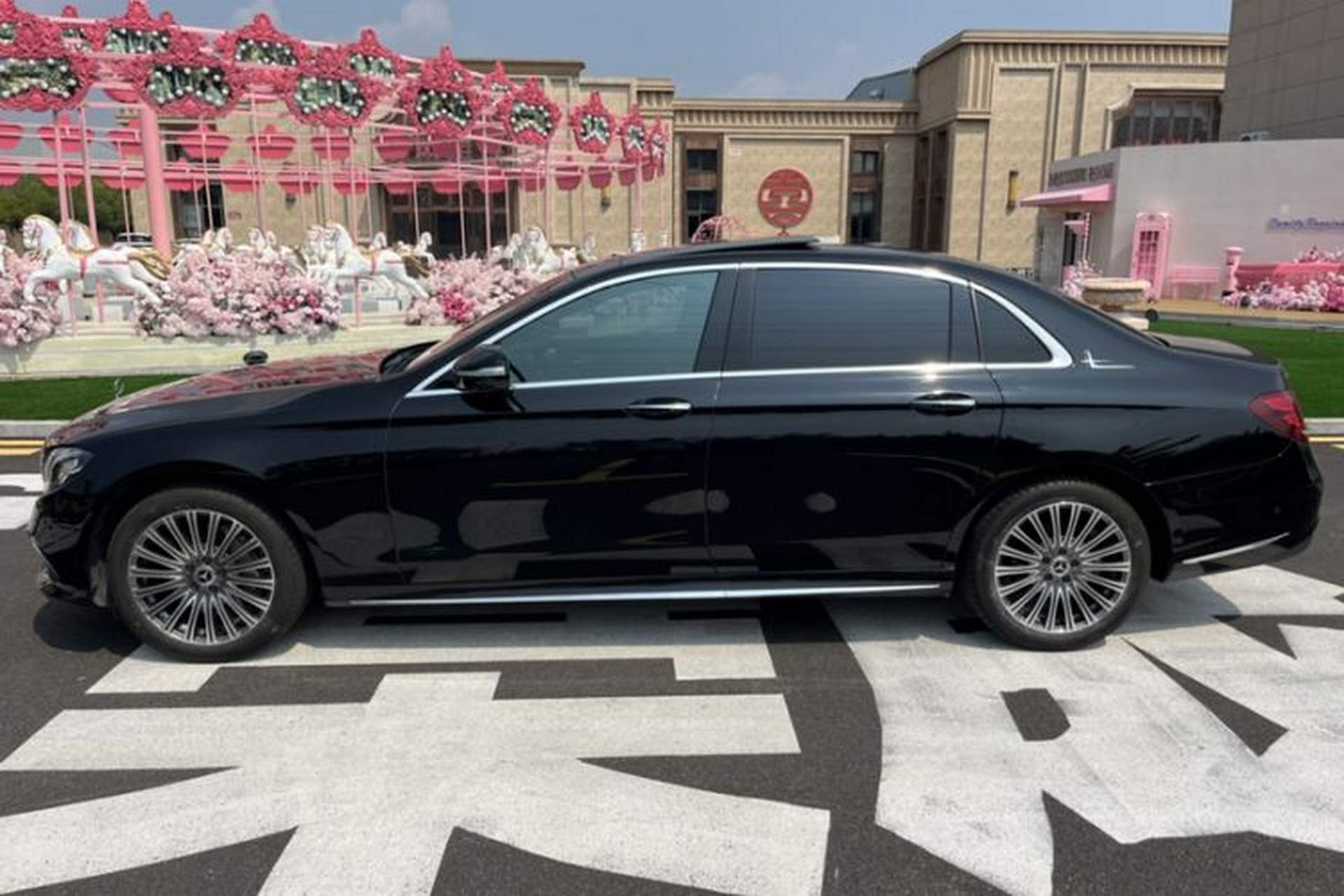Used Mercedes-Benz E-Class 2019 E 300 L Sporty and Stylish Model Exterior 7