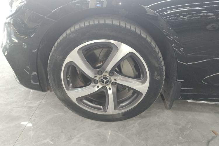 Used Mercedes-Benz E-Class 2019 Restyled E 300 L Sporty and Stylish Edition Exterior 7