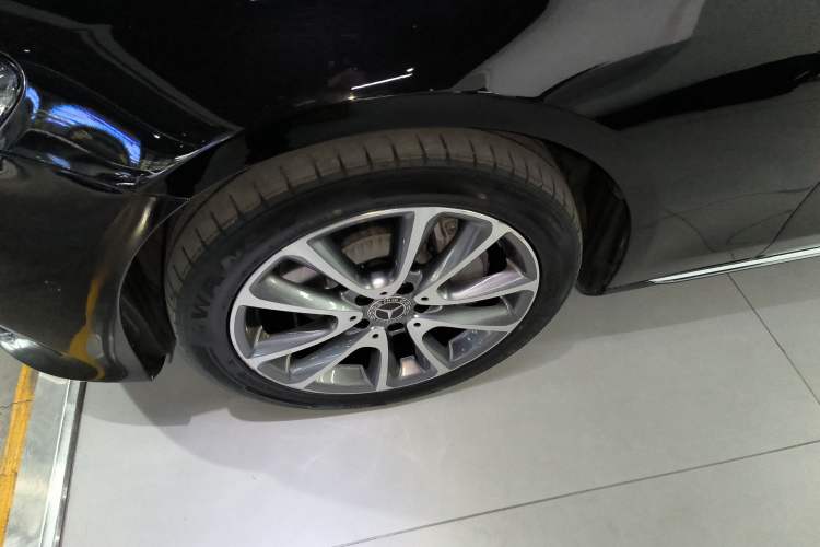Used Mercedes-Benz E-Class 2019 E 300 L Luxury Model Exterior 7