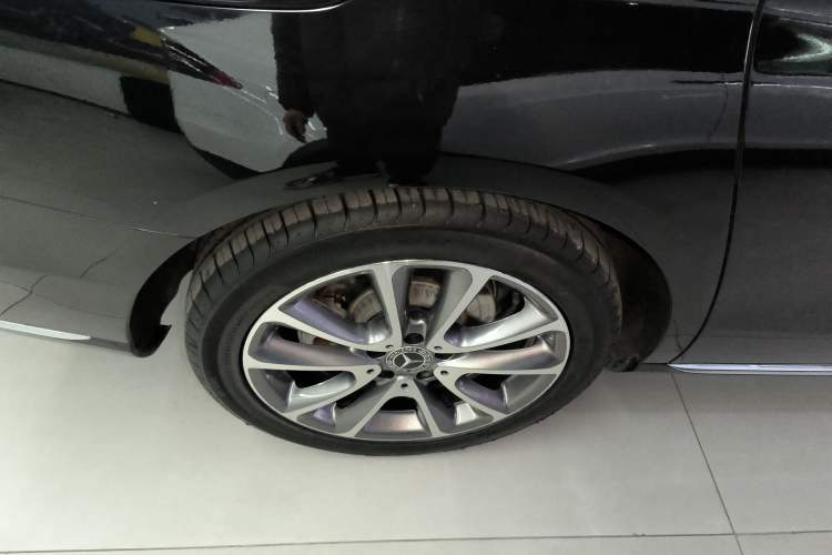 Used Mercedes-Benz E-Class 2019 E 300 L Luxury Model Exterior 8