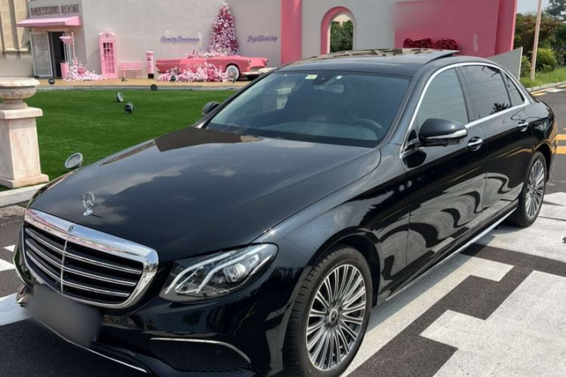Used Mercedes-Benz E-Class 2019 E 300 L Sporty and Stylish Model Exterior 9