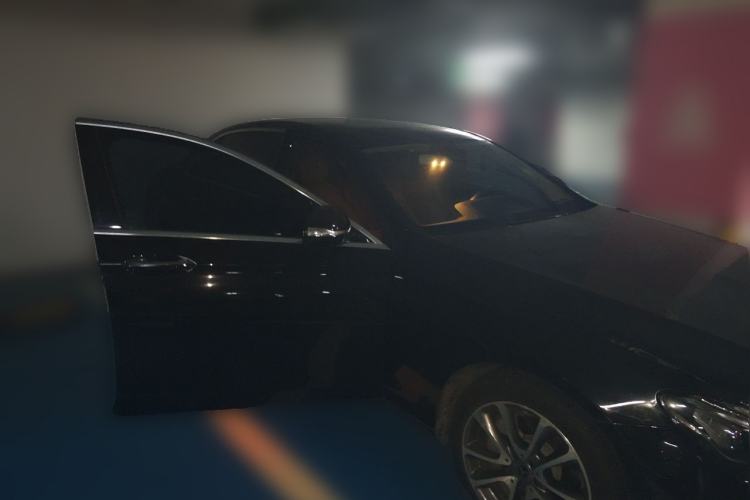 Used Mercedes-Benz E-Class 2019 E 200 L Front Right 45 Deg