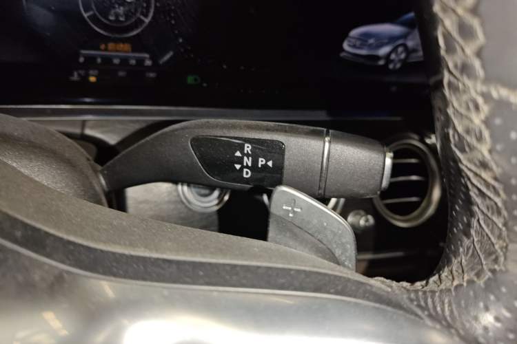 Used Mercedes-Benz E-Class 2019 E 300 L Sport Luxury Edition Gear Lever