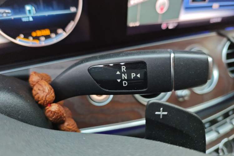 Used Mercedes-Benz E-Class 2019 E 260 L 4MATIC Gear Lever