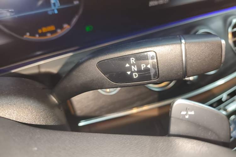 Used Mercedes-Benz E-Class 2019 Restyled E 300 L Sporty and Stylish Edition Gear Lever